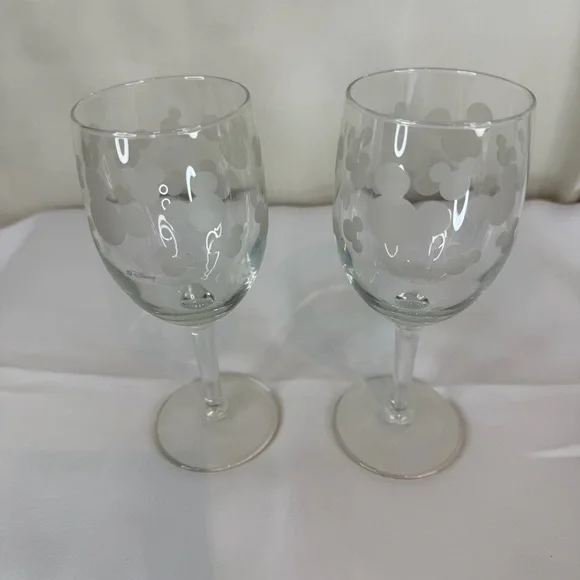 DISNEY Set of 2 Wine Glasses MICKEY MOUSE logo RARE Goblet Drinking Stem  Etched
